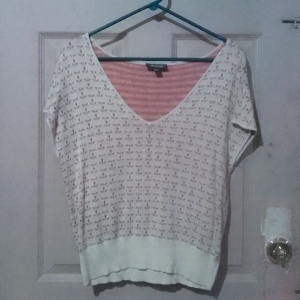 Women's V-Neck Patterned Top